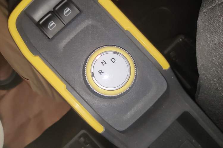 Used Chery QQ Ice Cream 2022 170km Sundae Ternary Lithium Gear Lever