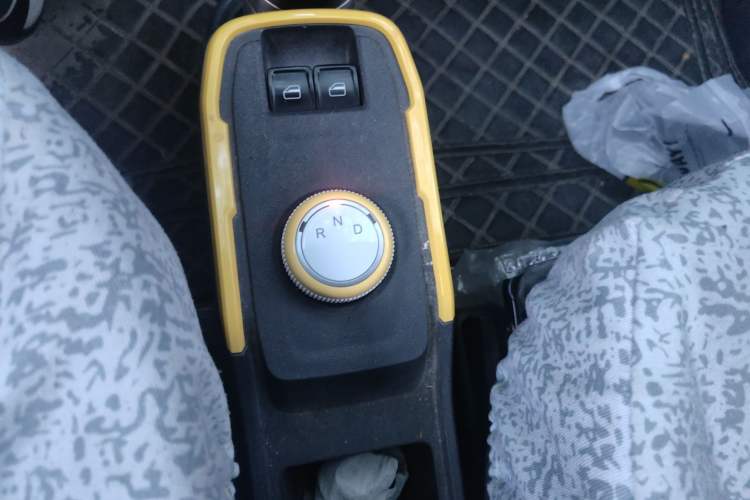 Used Chery QQ Ice Cream 2022 120km Milkshake Phosphate Lithium-Iron Gear Lever