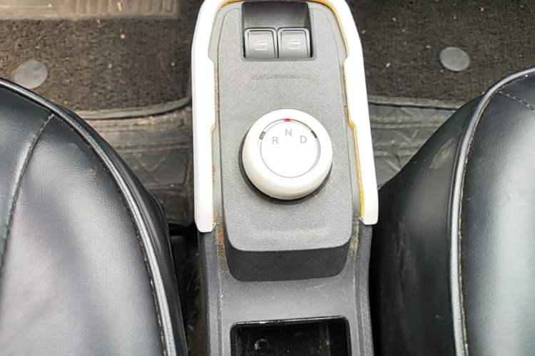 Used Chery QQ Ice Cream 2022 170km Sundae Phosphate Lithium-Ion Gear Lever
