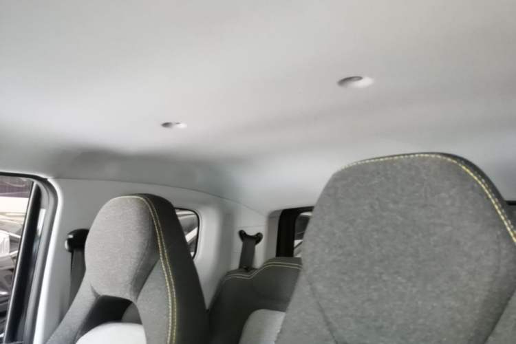 Used Chery QQ Ice Cream 2022 120km Conical Shape Lithium Iron Phosphate Headliner