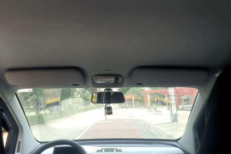 Used Chery QQ Ice Cream 2022 170km Sundae Phosphate Lithium-Ion Headliner