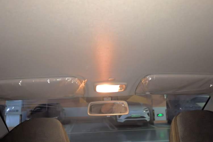 Used Chery QQ Ice Cream 2022 120km Conical Shape Lithium Iron Phosphate Headliner