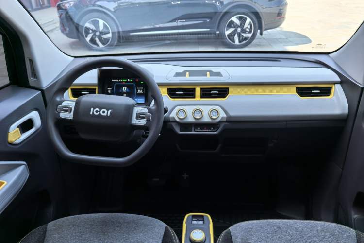 Used Chery QQ Ice Cream 2022 170km Sundae Phosphate Lithium-Ion Interior 1
