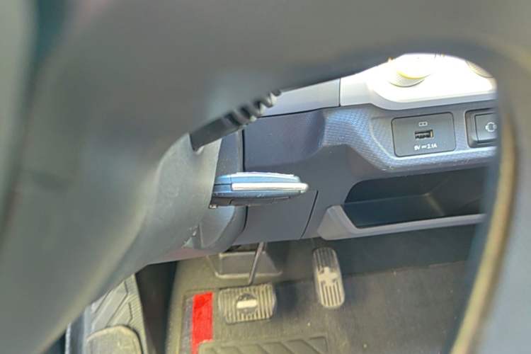 Used Chery QQ Ice Cream 2022 120km Milkshake Phosphate Lithium-Iron Interior 1