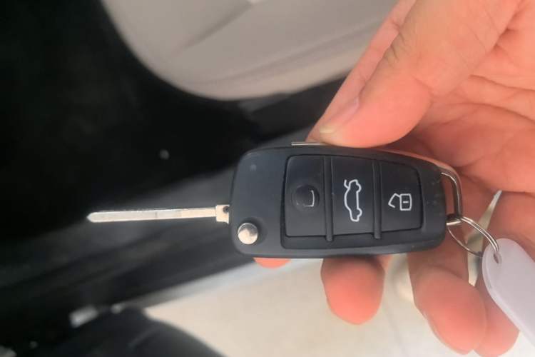 Used Chery QQ Ice Cream 2022 170km Sundae Phosphate Lithium-Ion Interior 1