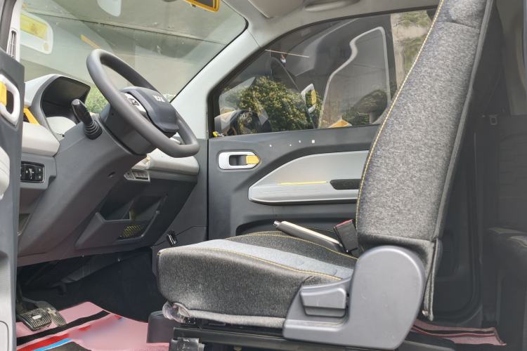 Used Chery QQ Ice Cream 2022 170km Sundae Phosphate Lithium-Ion Interior 1