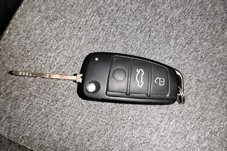 Used Chery QQ Ice Cream 2022 120km Conical Shape Lithium Iron Phosphate Interior 1