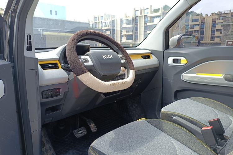 Used Chery QQ Ice Cream 2022 170km Sundae Phosphate Lithium-Ion Interior 2