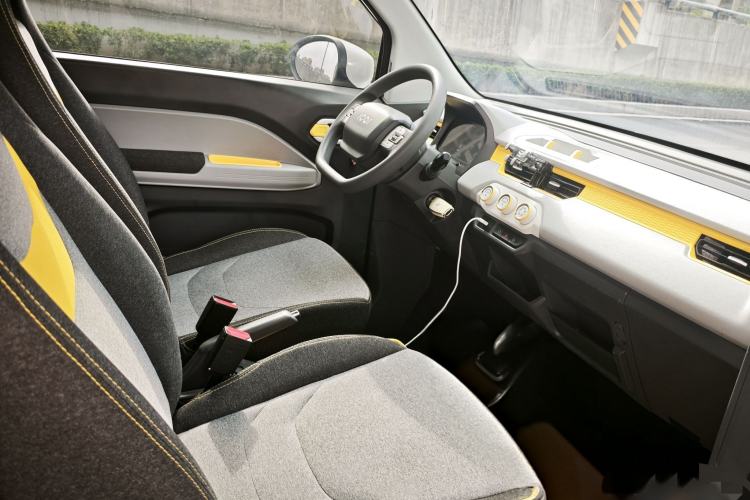 Used Chery QQ Ice Cream 2022 170km Sundae Phosphate Lithium-Ion Interior 2