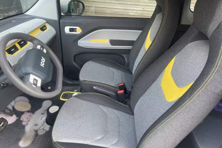 Used Chery QQ Ice Cream 2022 170km Sundae Phosphate Lithium-Ion Interior 2