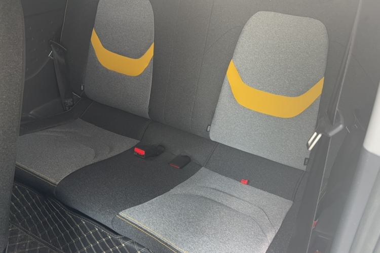 Used Chery QQ Ice Cream 2022 120km Conical Shape Lithium Iron Phosphate Interior 2