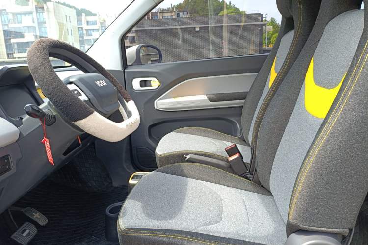 Used Chery QQ Ice Cream 2022 170km Sundae Phosphate Lithium-Ion Interior 3