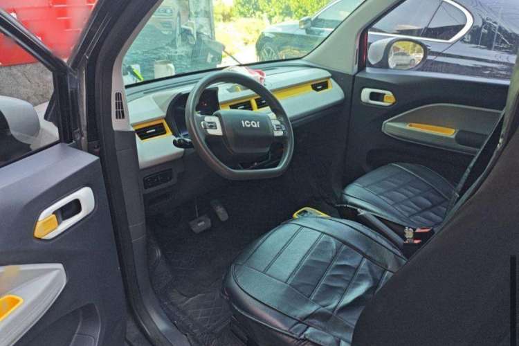 Used Chery QQ Ice Cream 2022 170km Sundae Phosphate Lithium-Ion Interior 3