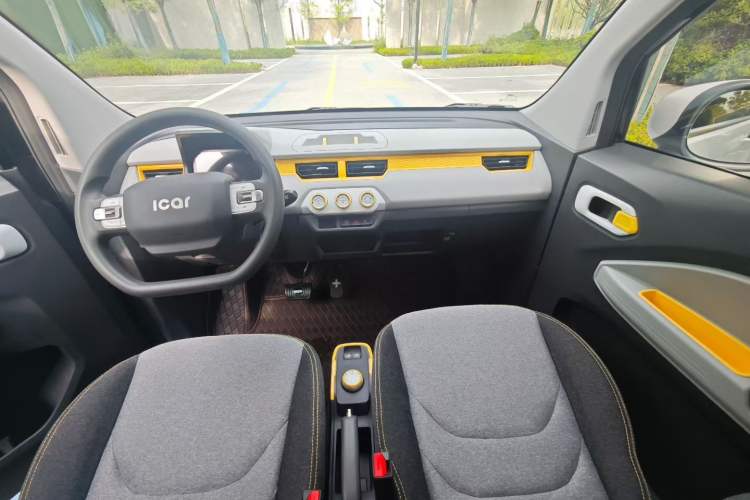 Used Chery QQ Ice Cream 2022 170km Sundae Phosphate Lithium-Ion Interior 3