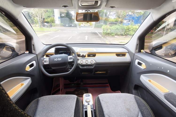 Used Chery QQ Ice Cream 2022 170km Sundae Phosphate Lithium-Ion Interior 4