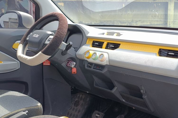 Used Chery QQ Ice Cream 2022 170km Sundae Phosphate Lithium-Ion Interior 7