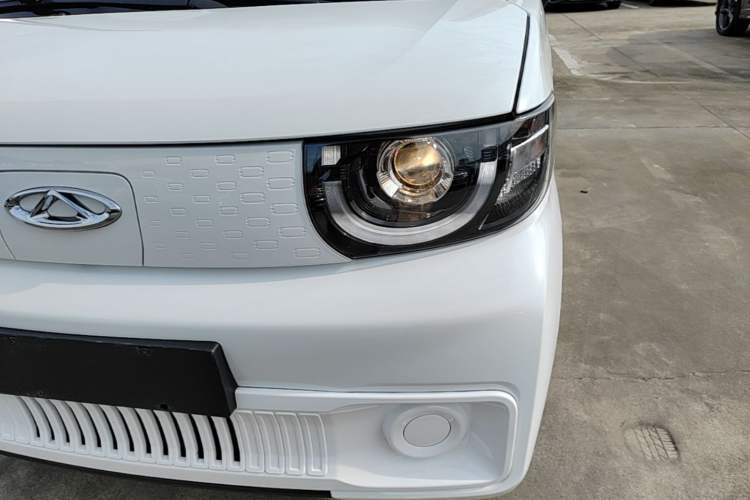 Used Chery QQ Ice Cream 2022 170km Sundae Phosphate Lithium-Ion Left Front Headlight