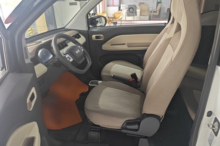 Used Chery QQ Ice Cream 2022 120km Conical Shape Lithium Iron Phosphate Left Front Seat