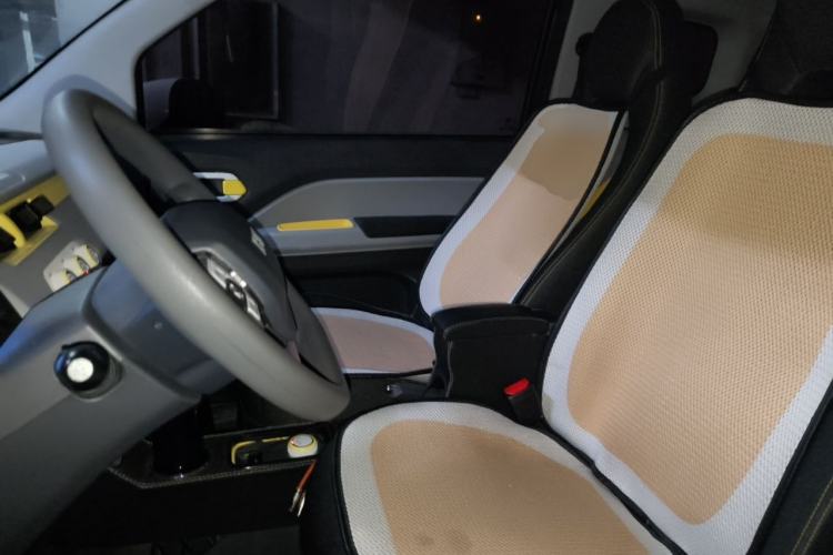 Used Chery QQ Ice Cream 2022 120km Conical Shape Lithium Iron Phosphate Left Front Seat