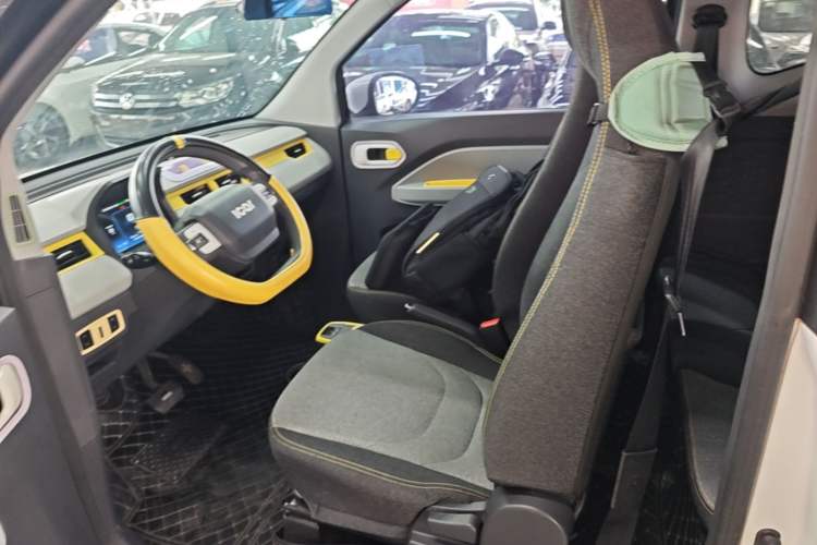 Used Chery QQ Ice Cream 2022 170km Sundae Phosphate Lithium-Ion Left Front Seat