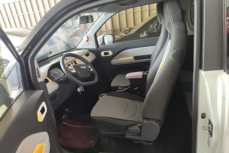 Used Chery QQ Ice Cream 2022 120km Conical Shape Lithium Iron Phosphate Left Front Seat