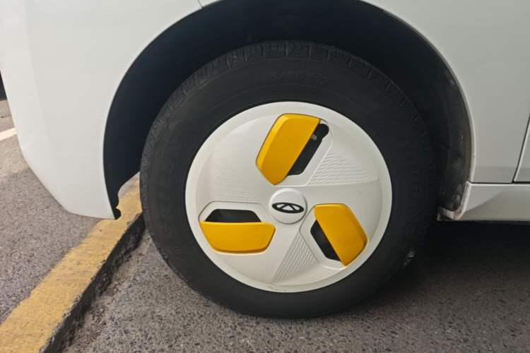 Used Chery QQ Ice Cream 2022 Pudding Model Left Front Wheel Hub