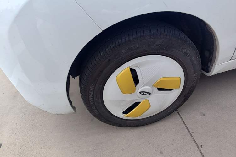 Used Chery QQ Ice Cream 2022 120km Milkshake Phosphate Lithium-Iron Left Front Wheel Hub