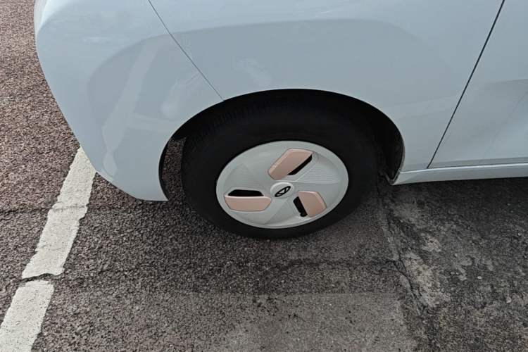 Used Chery QQ Ice Cream 2022 Pudding Model Left Front Wheel Hub