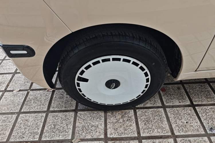 Used Chery QQ Ice Cream 2022 170km Sundae Phosphate Lithium-Ion Left Front Wheel Hub
