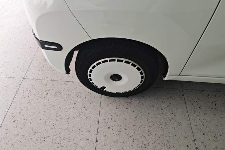Used Chery QQ Ice Cream 2022 120km Conical Shape Lithium Iron Phosphate Left Front Wheel Hub