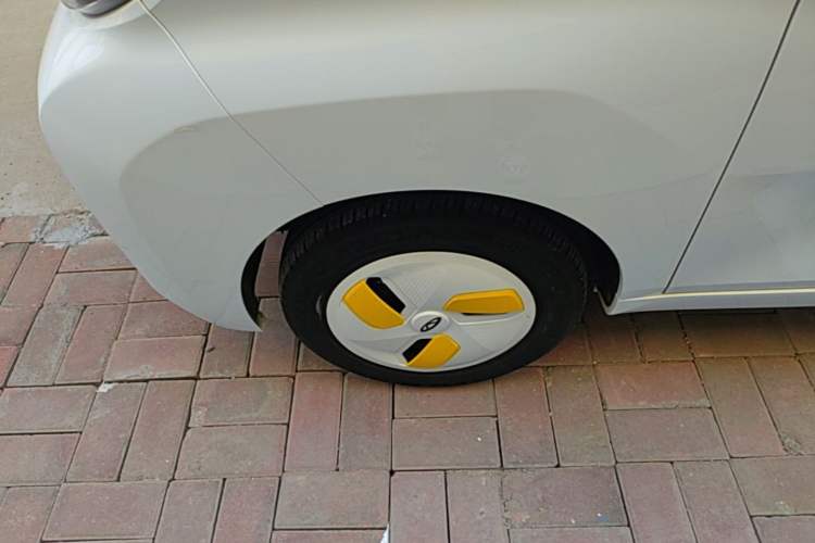 Used Chery QQ Ice Cream 2022 120km Milkshake Phosphate Lithium-Iron Left Front Wheel Hub