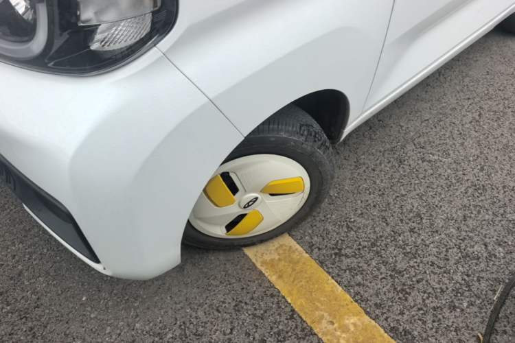 Used Chery QQ Ice Cream 2022 Pudding Model Left Front Wheel Hub