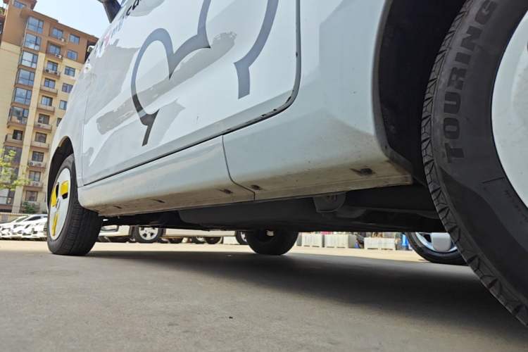 Used Chery QQ Ice Cream 2022 120km Conical Shape Lithium Iron Phosphate Left Side Sill