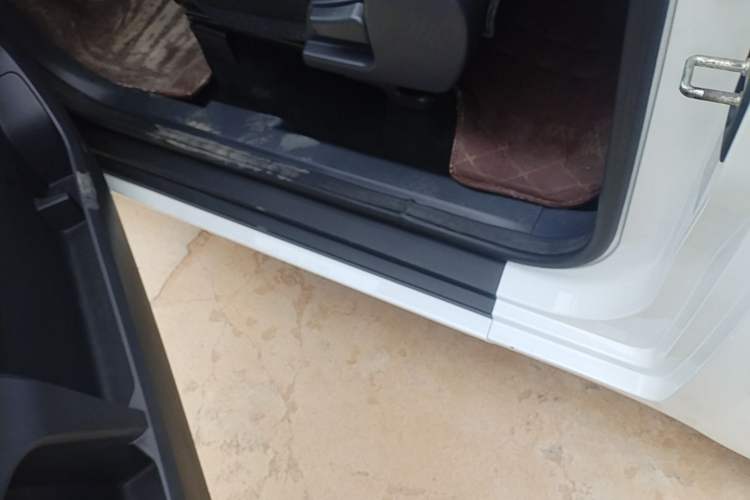 Used Chery QQ Ice Cream 2022 120km Conical Shape Lithium Iron Phosphate Left Side Sill