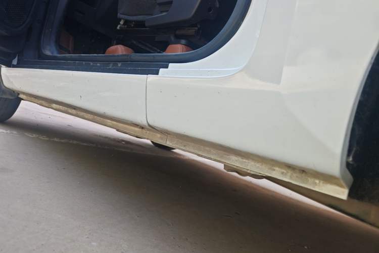 Used Chery QQ Ice Cream 2022 170km Sundae Phosphate Lithium-Ion Left Side Sill