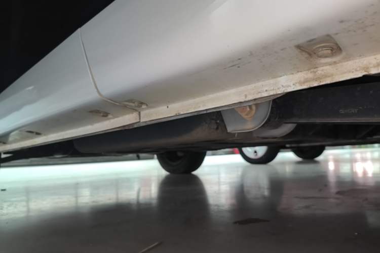 Used Chery QQ Ice Cream 2022 120km Conical Shape Lithium Iron Phosphate Left Side Sill