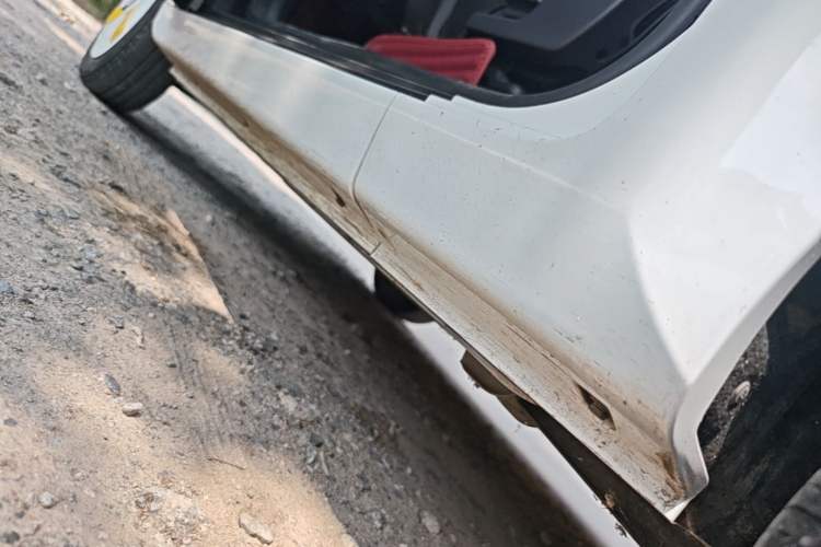 Used Chery QQ Ice Cream 2022 120km Conical Shape Lithium Iron Phosphate Left Side Sill