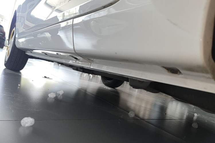 Used Chery QQ Ice Cream 2022 120km Conical Shape Lithium Iron Phosphate Left Side Sill