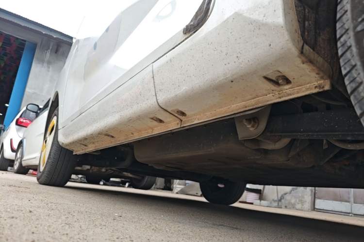 Used Chery QQ Ice Cream 2022 120km Conical Shape Lithium Iron Phosphate Left Side Sill