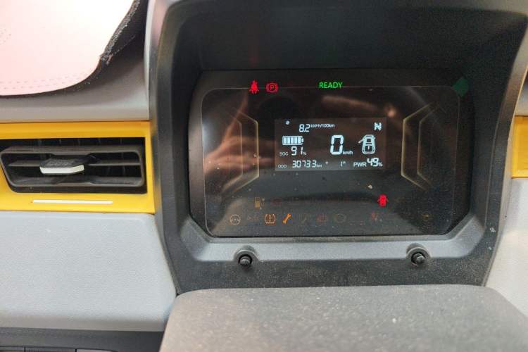 Used Chery QQ Ice Cream 2022 120km Milkshake Phosphate Lithium-Iron Odometer Close Up