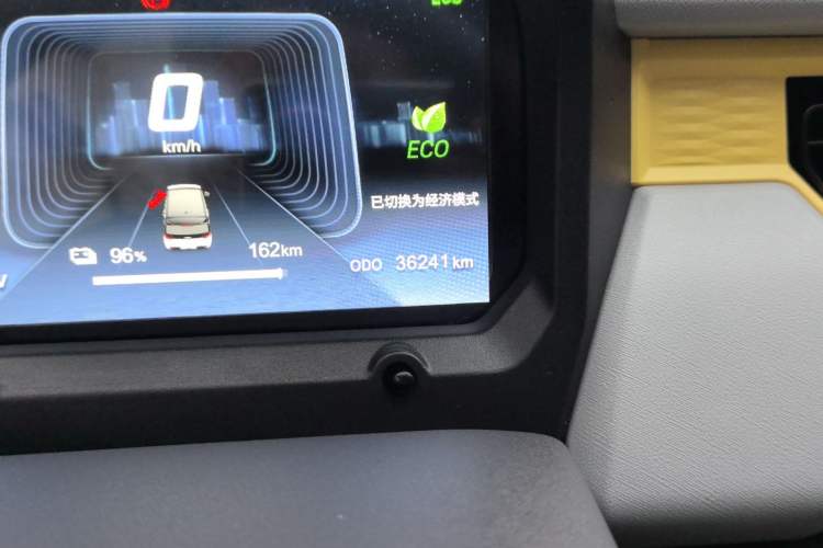 Used Chery QQ Ice Cream 2022 170km Sundae Phosphate Lithium-Ion Odometer Close Up