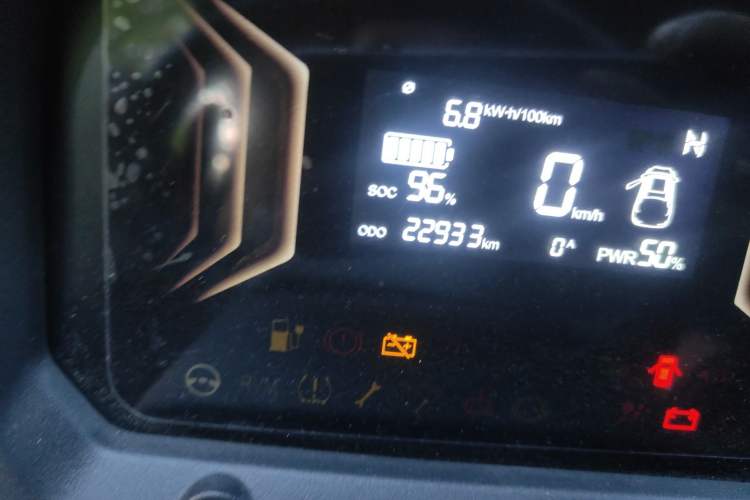 Used Chery QQ Ice Cream 2022 120km Milkshake Phosphate Lithium-Iron Odometer Close Up