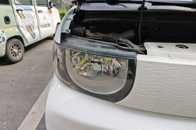 Used Chery QQ Ice Cream 2022 120km Milkshake Phosphate Lithium-Iron Right Front Headlight