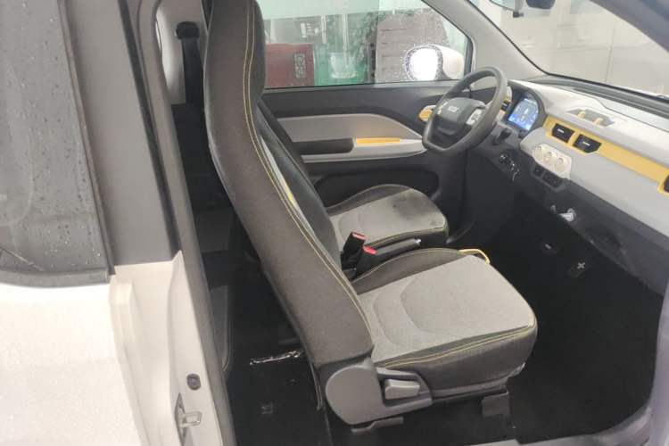 Used Chery QQ Ice Cream 2022 170km Sundae Phosphate Lithium-Ion Right Front Seat