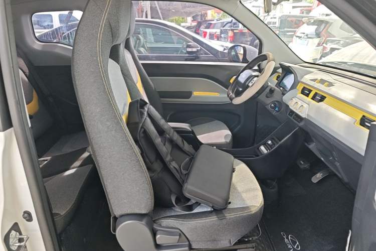 Used Chery QQ Ice Cream 2022 170km Sundae Phosphate Lithium-Ion Right Front Seat