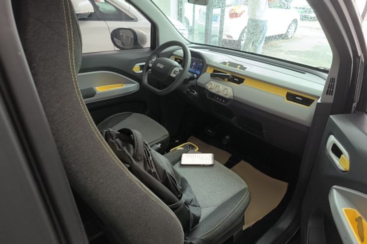 Used Chery QQ Ice Cream 2022 170km Sundae Phosphate Lithium-Ion Right Front Seat