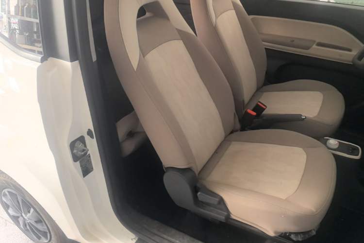 Used Chery QQ Ice Cream 2022 170km Sundae Phosphate Lithium-Ion Right Front Seat
