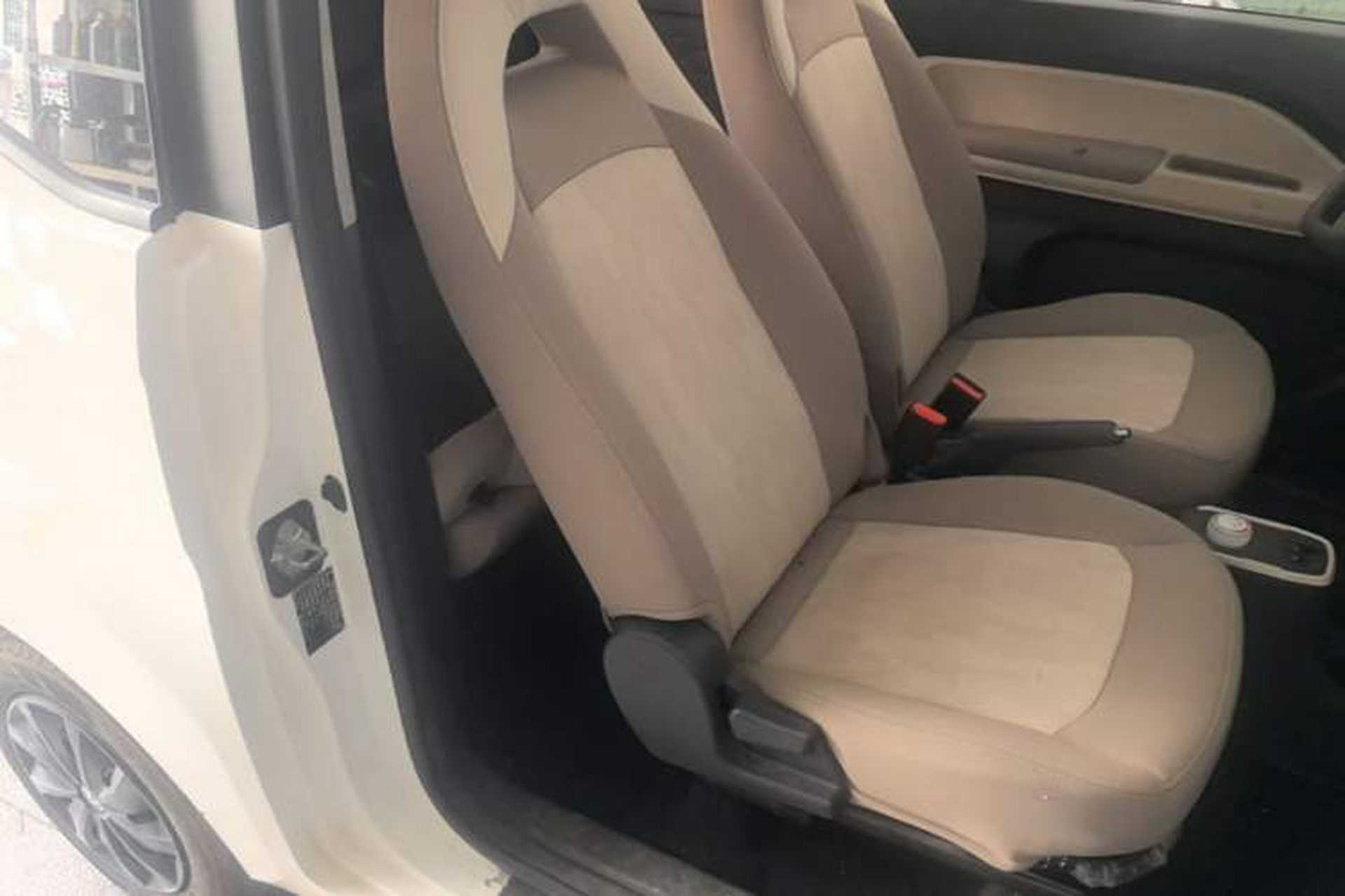Used Chery QQ Ice Cream 2022 170km Sundae Phosphate Lithium-Ion Right Front Seat