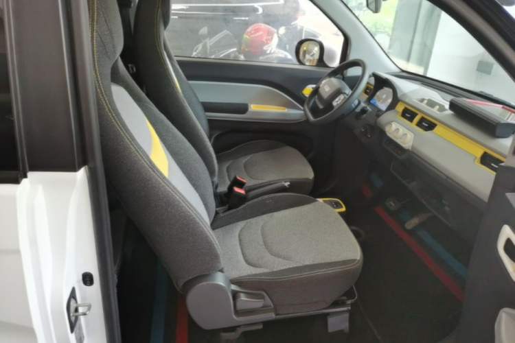 Used Chery QQ Ice Cream 2022 120km Conical Shape Lithium Iron Phosphate Right Front Seat