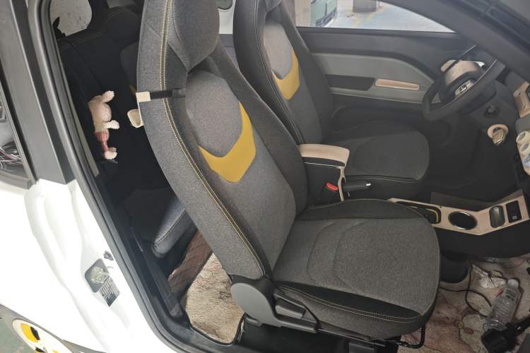Used Chery QQ Ice Cream 2022 170km Sundae Phosphate Lithium-Ion Right Front Seat